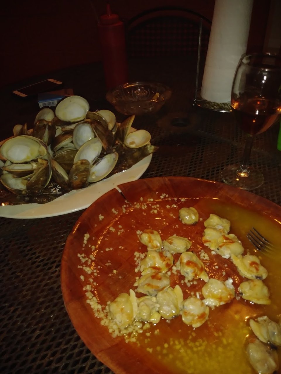 Steamed Clams with Garlic and Butter